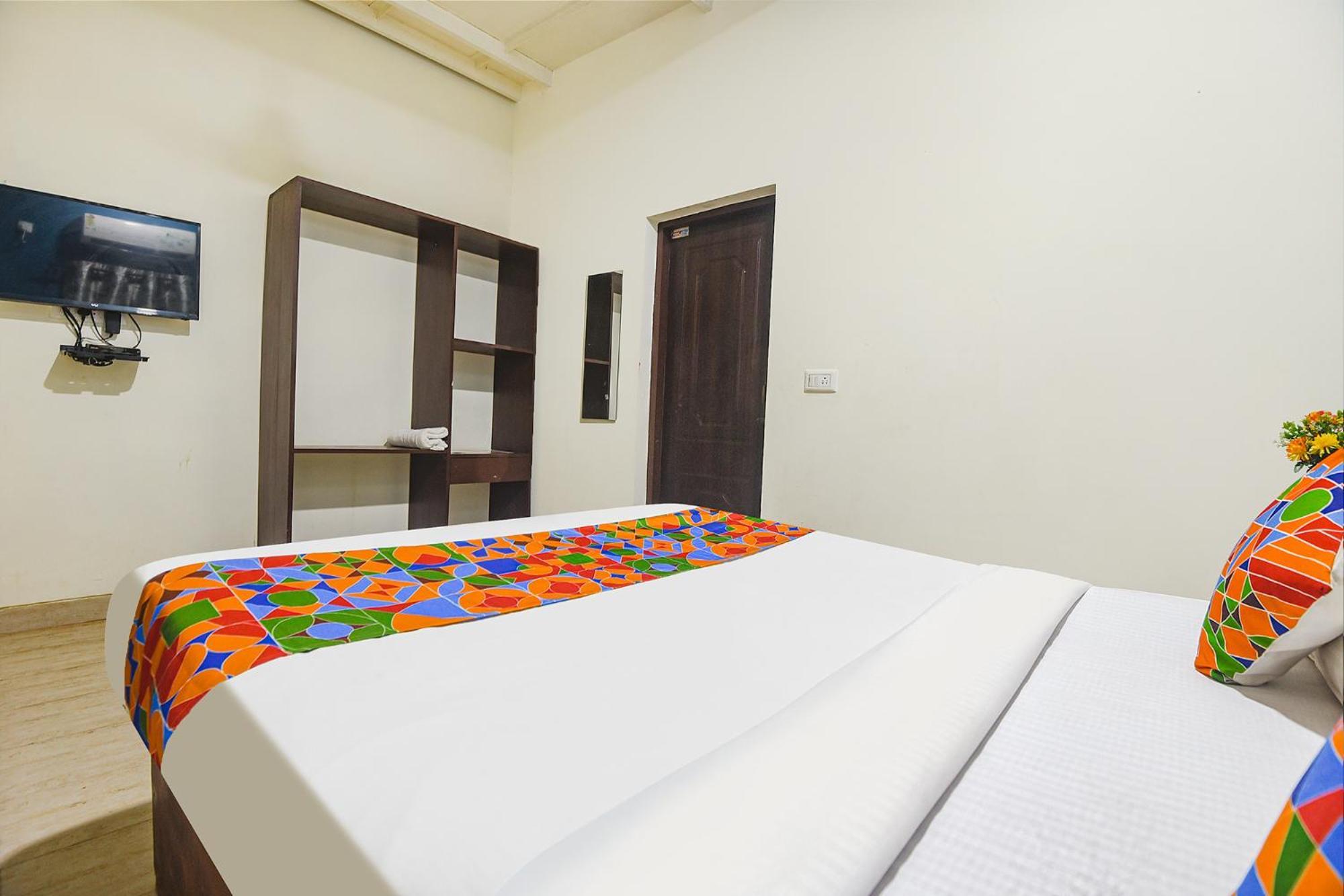 Fabhotel Rj 18 Beach Resort - Nr Baga Beach Екстер'єр фото